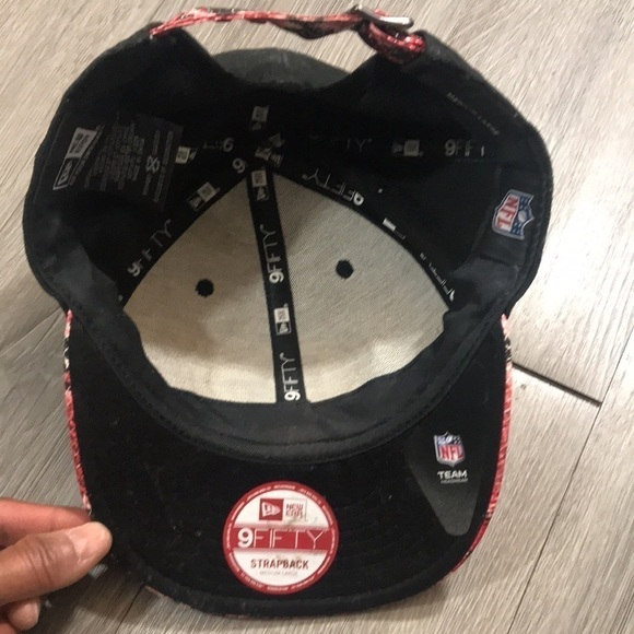 New Era “San Francisco 49ers” Adjustable Snakeskin Embossed Trucker Hat - Picture 3 of 8